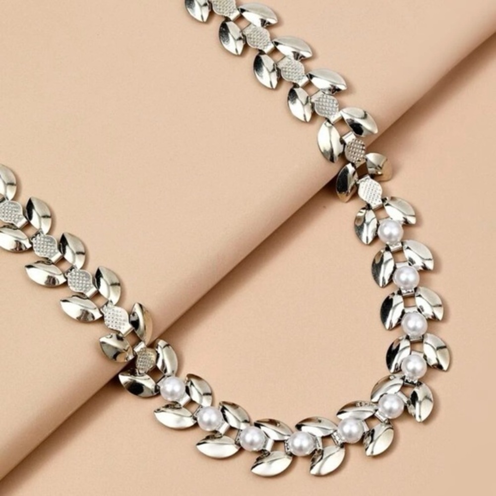 Faux Pearl and Leaf Necklace Silver Plated Choker - Picture 3 of 6